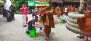 Bhabinkamtibmas Jakasampurna monitoring kedatangan Bhikkhu di Pondok Mediitasi Asri Bekasi Barat