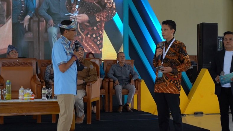 Sandiaga Uno Beri Pelatihan Santri Go Digital di Ponpes Nurul Huda Bekasi