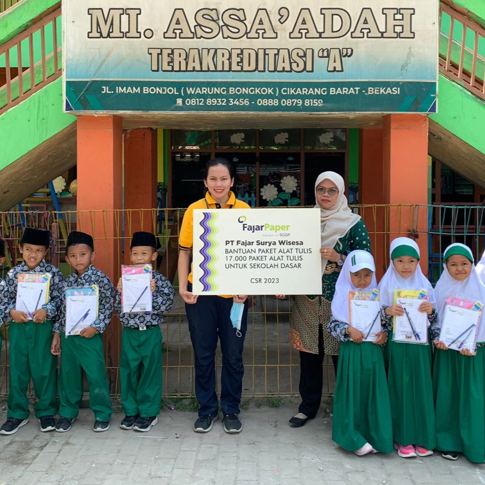 Wujudkan Komitmen di Bidang Pendidikan, FajarPaper Bagikan Paket Alat Tulis untuk 17.000 Siswa/i Sekolah Dasar