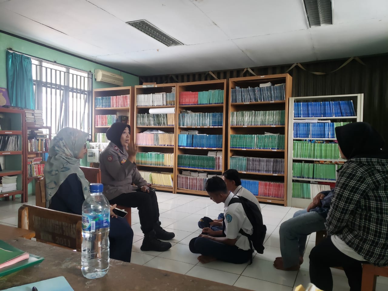 Giat Problem Solving, Kapolsubsektor Mekarsari Pembinaan Kasus Perudungan di Sekolah SMP Sejahtera Kota Bekasi.