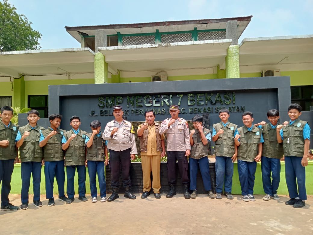 Binmas Polsek Bekasi Selatan Bentuk Pelajar Penegak Disiplin dan Keamanan Sekolah SMPN 7 Kota Bekasi