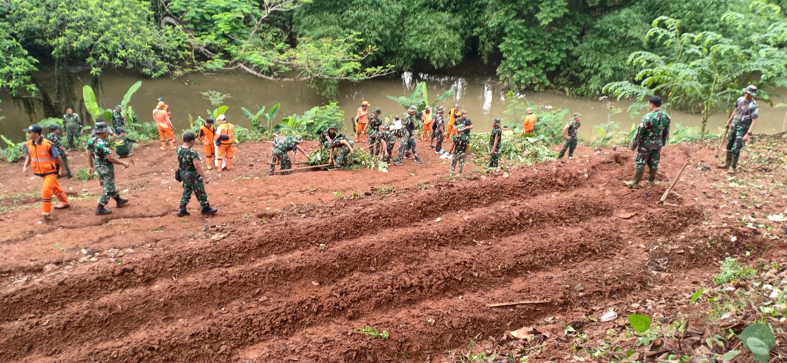 Buka Lahan Kosong, Kodim 0505/Jakarta Timur Tanam Sayuran dan Pohon Produktif