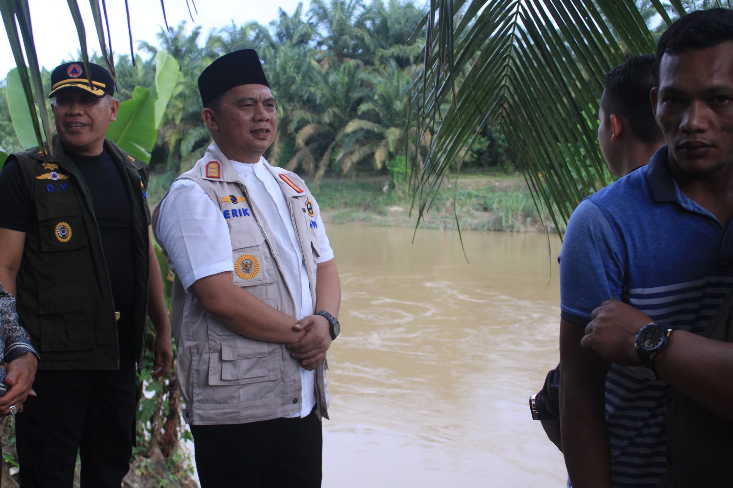 Bupati Erik Tinjau DAS Sungai Bilah di Desa Tanjung Harapan dan  Jalan Desa Sukosari Kecamatan Pangkatan