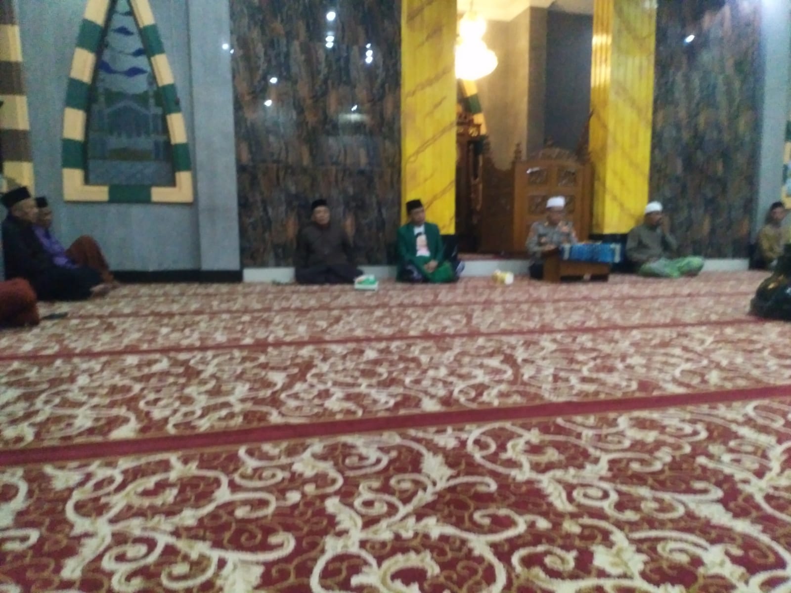 Kegiatan Subuh Keliling, Kanit Binmas Polsek Jatiasih Jadi Iman Sholat Subuh dan Pengajian Kitab Kuning di Masjid Ar. RAHMAN Jatiasih