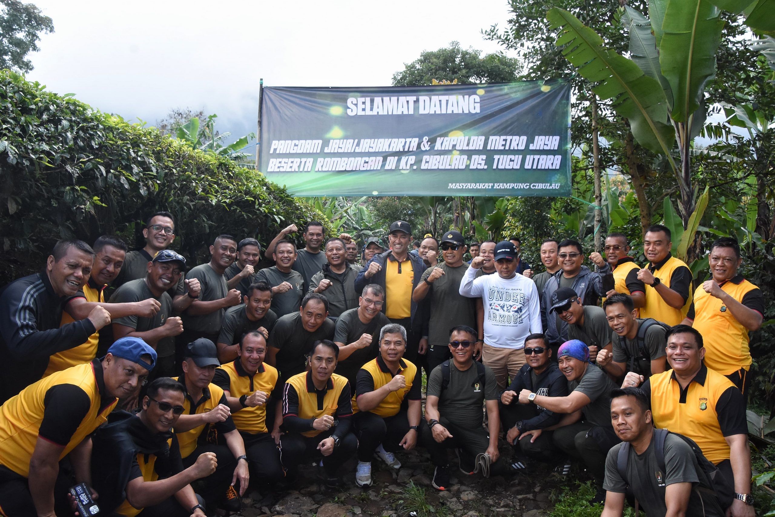 Jalin Sinergitas TNI Polri, Jajaran Kodam Jaya Hiking Bersama Polda Metro Jaya