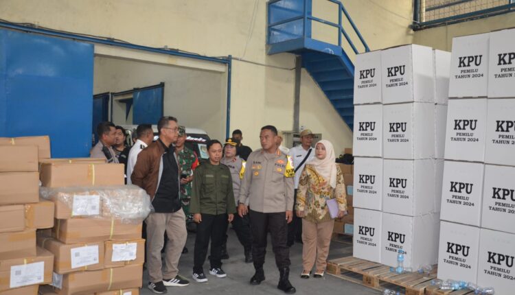 Giat Operasi Mantap Brata, Kapolres Pengecekan Gudang KPU Kota Bekasi di Alexindo Harapan Jaya Bekasi Utara