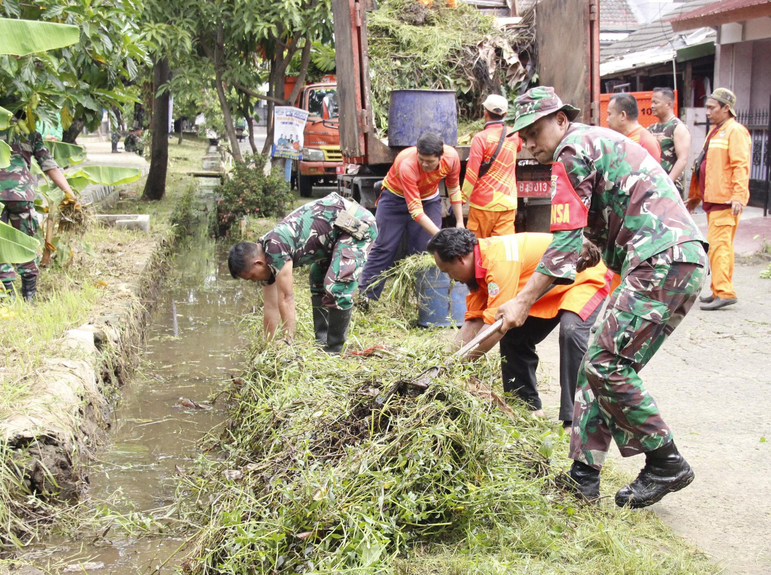 Kodim 0507/Bekasi Terus Lakukan Karya Bakti Guna Memberikan Manfaat Sebagai Wujud Kepedulian Kepada Rakyat