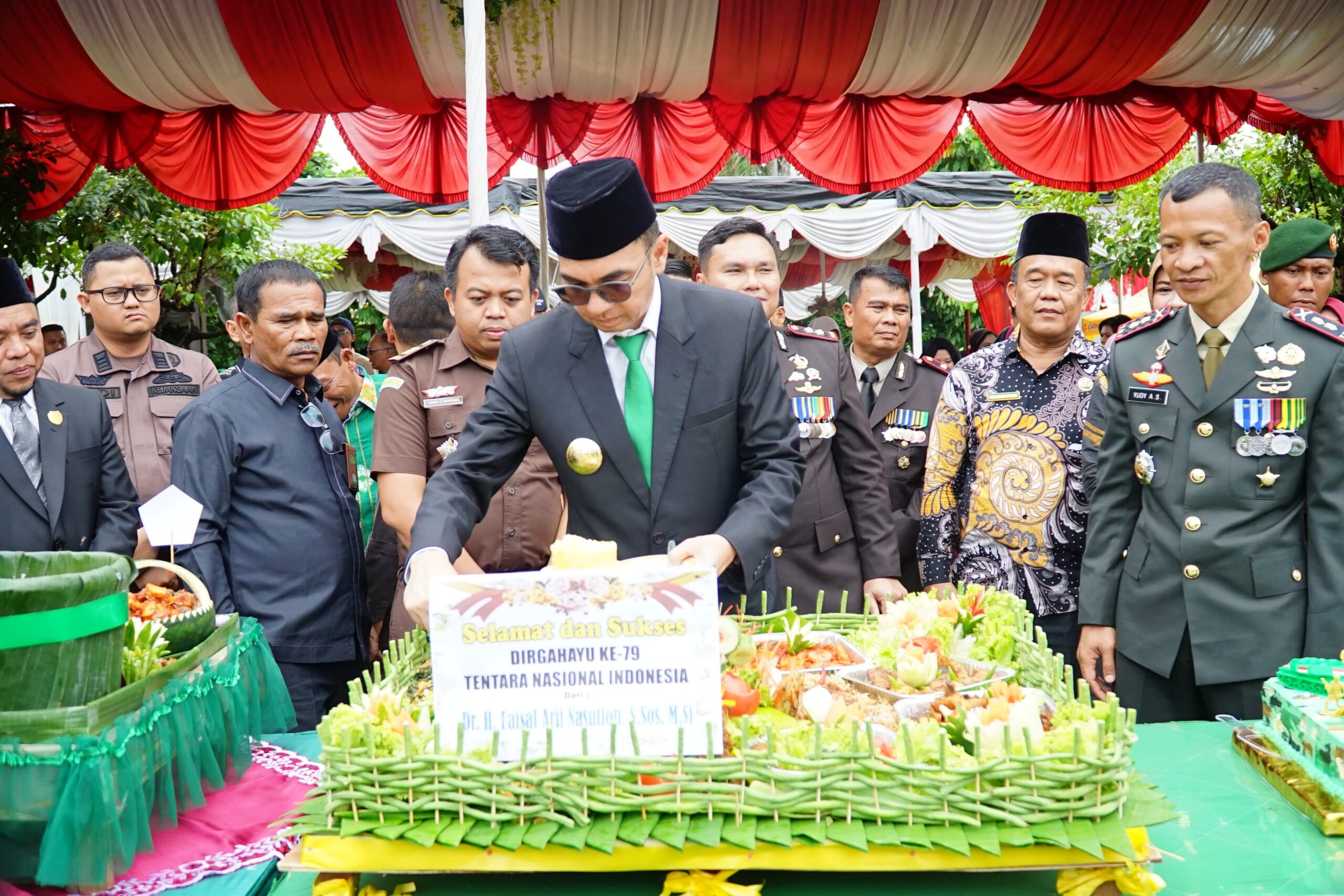 HUT ke- 79 TNI, Pjs Bupati Labuhanbatu Ucapkan Terima Kasih Atas Dedikasi Dan Profesionalisme TNI